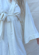 Load image into Gallery viewer, Honeydove Raw Silk House Robe
